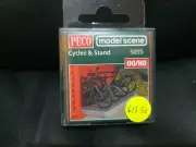 Peco Modelscene 5055 Cycles (4) and stand OO scale