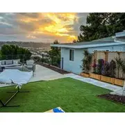 Scenic Oasis: King Bed Suite & Panoramic Views & Ultra Fast Fiber Wifi