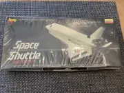 Lindberg #99001 Snap-Fit Space Shuttle Discovery 1/200 Scale Model Kit 1991
