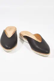 Madison V Mule Flat--RLE-VMULE