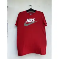 在飛比找蝦皮購物優惠-NIKE LOGO 紅色短袖T恤 上衣 L號