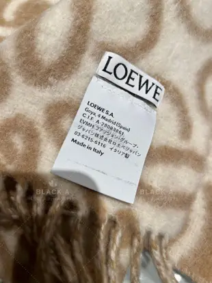 【BLACK A】LOEWE 雙面Anagram 羊駝毛羊毛混紡皮革標圍巾 奶茶色駝色 價格私訊