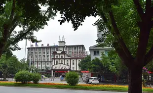 興義黔山度假酒店Qian Shan Holiday Hotel