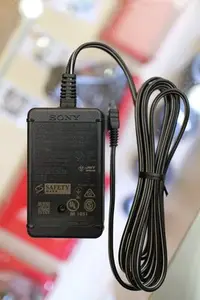 在飛比找Yahoo!奇摩拍賣優惠-【日產旗艦】SONY AC-L 200D 公司貨 攝影機 電