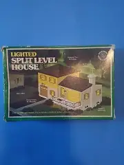 ho scale Bachmann split level house kit #49-2572