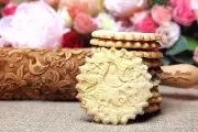 Embossed Wooden Rolling Pin Carved Mold Cookie Stamp Cutter Springerle cookies