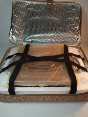 (5 pc) Temptations Old World ~ 2qt. Baker~Lid~Rack~Trivet~Insulated Tote ~ NEW