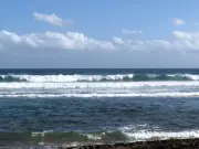 Canvas Print Norfolk Island Seascape - Surf's Up, Blue Sky & Breaking Waves