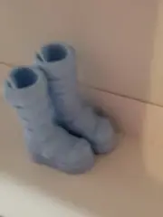 BARBIE DOLL BABY BLUE SNOW BOOTS FITS REGULAR DOLLS WITH FLAT FEET