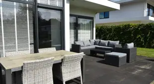 Holiday Home in Zeewolde with Jetty next to golf course