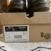Dr. Martens Black Smooth Boots 1460W Size 8. EUC