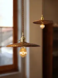 在飛比找松果購物優惠-北歐風懷舊燈飾 臥室床頭燈 黃銅餐廳燈吊燈三頭 (8.3折)