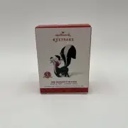 2014 Hallmark Keepsake Looney Tunes Pepe Le Pew Zee Season For Love Ornament