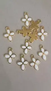 10 ENAMEL WHITE GOLD RELIGIOUS PENDANT CROSS CHARM CHRISTENING JEWELLERY MAKING