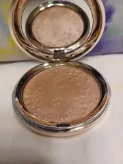 Ciate London Glow-To Highlighter Compact in Moondust. Full Size, 8 ml/ 0.28 oz.