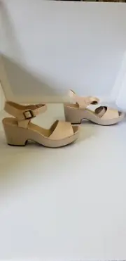 Clarks Maritsa Janna Platform sandal with buckle size 9 .5 womens