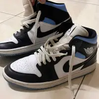 在飛比找蝦皮購物優惠-Jordan 1 mid 白黑藍 男鞋 (價錢可議