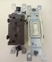 10 LEVITON 3-WAY TOGGLE SWITCH 1453-2A