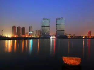 青島那魯灣海景假日酒店Qingdao Nalu Bay Seaview Holiday Hotel