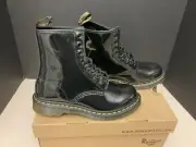 New! Womens Dr. Martens 1460 Black Patent Leather Lace Up Boots. Size 7. Nice!!!