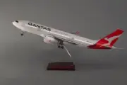 QANTAS A330 LARGE PLANE MODEL LED CABIN LIGHTS APX 45cm 1:160