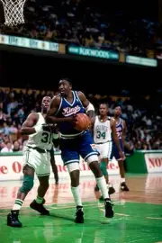 Walt Williams Sacramento Kings looks to score v Xavier McDaniel Bo- Old Photo