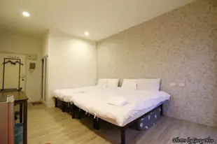 Fengjia Happy Play Hostel Standard 4-Pax Room3 - 1 min to night market 15 min to train station