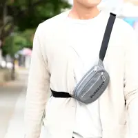 在飛比找momo購物網優惠-【BURBERRY 巴寶莉】經典品牌LOGO厚尼龍三用胸口包