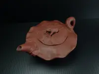 在飛比找Yahoo!奇摩拍賣優惠-雅品壺~早期紅泥荷葉青蛙壺 國工大師 蔣藝華#B543