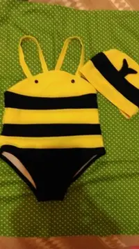 在飛比找Yahoo!奇摩拍賣優惠-二手黃色可愛小蜜蜂泳裝XL95~115公分體型中等可穿
