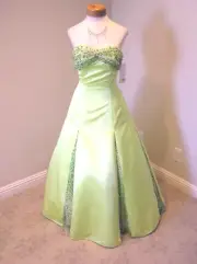 NEW Xcite prom evening social formal occasion Ball gown crotchet lace dress 8