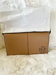 NWT AUTH Tory Burch McGraw Logo Pebbled Leather Wallet Crossbody In Tiramisu