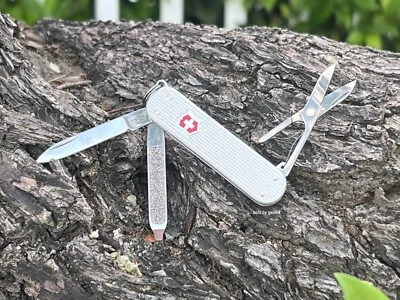 Swiss Army Knife, Classic Silver Alox, Victorinox 0.6221.26, New With Pouch