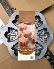 MAPLE LEAF MUFFIN PAN MADE IN USA