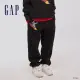 【GAP】男童裝 Gap x 史迪奇聯名 Logo印花刷毛束口鬆緊褲-黑色(847192)