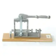 Wetsel 653420 Walnut Cracker Cracker- Duke Pecan -0150