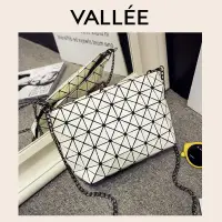 在飛比找蝦皮商城精選優惠-【VALLEE】✨現貨女包✨日本三宅一生同款鐳射斜背包幾何包