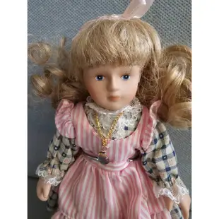 Russ Berrie Porcelain Doll Of The Month December 十月 陶瓷娃娃 收藏