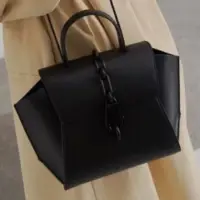 在飛比找蝦皮購物優惠-«小ck» CHARLES & KEITH 金屬扣環鞦韆包