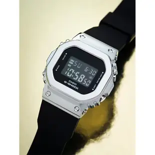 ∣聊聊可議∣CASIO 卡西歐 G-SHOCK 經典5600系列金屬色手錶-銀 GM-S5600-1