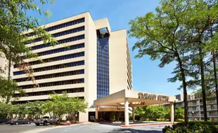 Embassy Suites by Hilton Crystal City National Airport