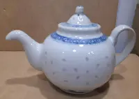 在飛比找露天拍賣優惠-早期中國景德鎮米粒茶壺