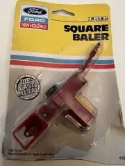 Ertl New Holland 337 SQUARE BALER 1/64 NIP