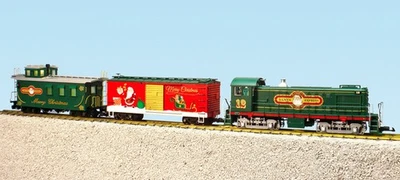 USA Trains R72404 Christmas G Gauge S4 Diesel Locomotive Freight Set