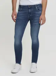 GUESS Low-Rise Skinny Fit Chris Denim Jeans in Medium Wash Size: 30, Spandex
