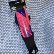 Umbro Junior Stirrup Soccer Shinguards 4' 7"- 5' 3" Brand New in Package Soccer