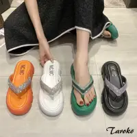 在飛比找momo購物網優惠-【Taroko】微風輕夏水鑽厚底夾腳休閒拖鞋(4色可選)