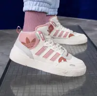 在飛比找Yahoo!奇摩拍賣優惠-Adidas Post UP 女子籃球鞋耐磨休閑鞋 ID40