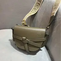 在飛比找PopChill優惠-[二手] Loewe gate mini khaki