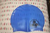 在飛比找Yahoo!奇摩拍賣優惠-矽膠泳帽 梅花湖鐵人賽參賽泳帽 游泳帽 藍色 100%矽膠 